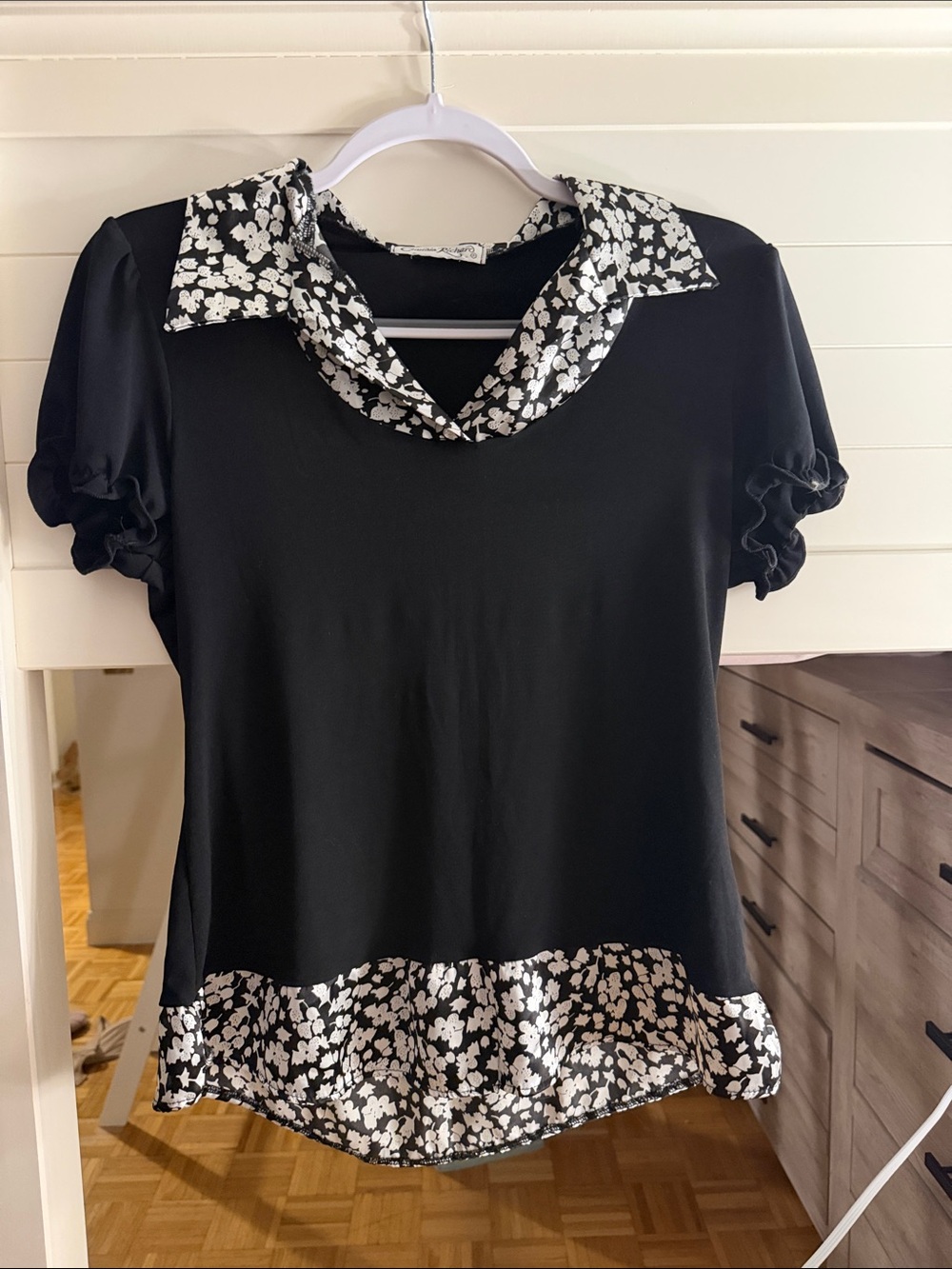 Black and White Floral Trim Short Sleeve Collared Top